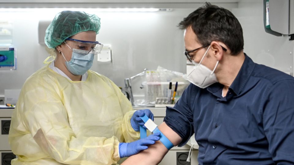 Blutabnahme für Antikörper-Studie