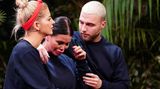 Gar nicht happy: Djamila Rowe muss von Prinzessin Xenia von Sachsen und Filip Pavlovic getröstet werden. Bei ihrer zweiten Prüfung wird das vorerst letzte Team von "Ich bin ein Star - Die große Dschungelshow" auf eine harte Probe gestellt.