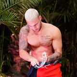 Filip Pavlovic weiß, was er den Anrufern schuldig ist. Der Hamburger, der drei Ausbildungen abgebrochen hat, kriecht oberkörperfrei durch den Tunnel. Ob er dieses Mal durchhält?