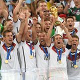 Kevin Großkreutz und Teamkollegen bei der Siegerehrung der WM 2014 in Rio de Janeiro
