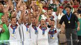 Kevin Großkreutz und Teamkollegen bei der Siegerehrung der WM 2014 in Rio de Janeiro