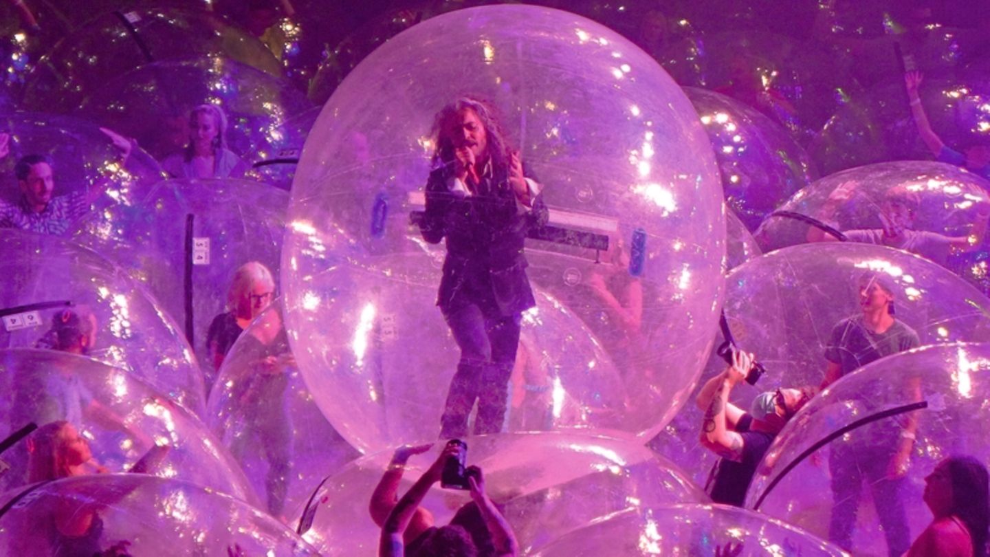 Bereits im Oktober testeten "The Flaming Lips" ihre Idee der "Space Bubbles 