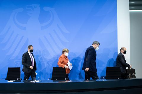 Corona-Gipfel: (von links) Michael Müller, Angela Merkel, Markus Söder, Olaf Scholz