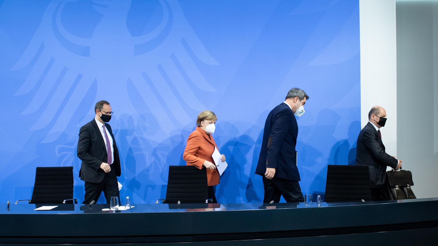 Corona-Gipfel: (von links) Michael Müller, Angela Merkel, Markus Söder, Olaf Scholz