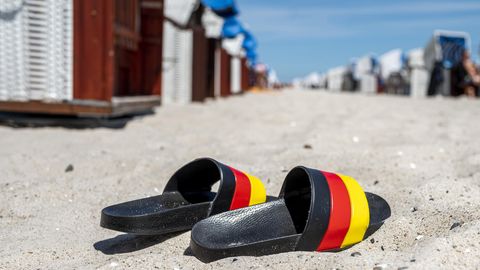 Urlaub im eigenen Land bleibt der Favorit der Deutschen: Die meisten wollen weiterhin Strand- oder Badeurlaub, Familienferien und Erholung in der Natur.