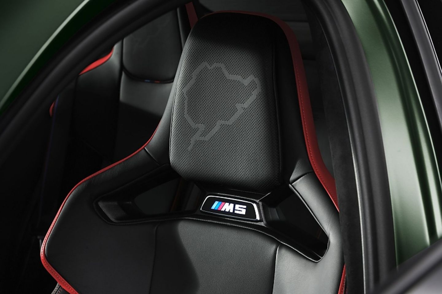 Ein BMW M "Easter Egg" ist die Streckengrafik der Nordschleife auf den Kopfstützen der Sitze