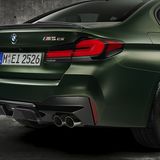 Die Edelstahl-Auspuffanlage sorgt für einen satten Klang