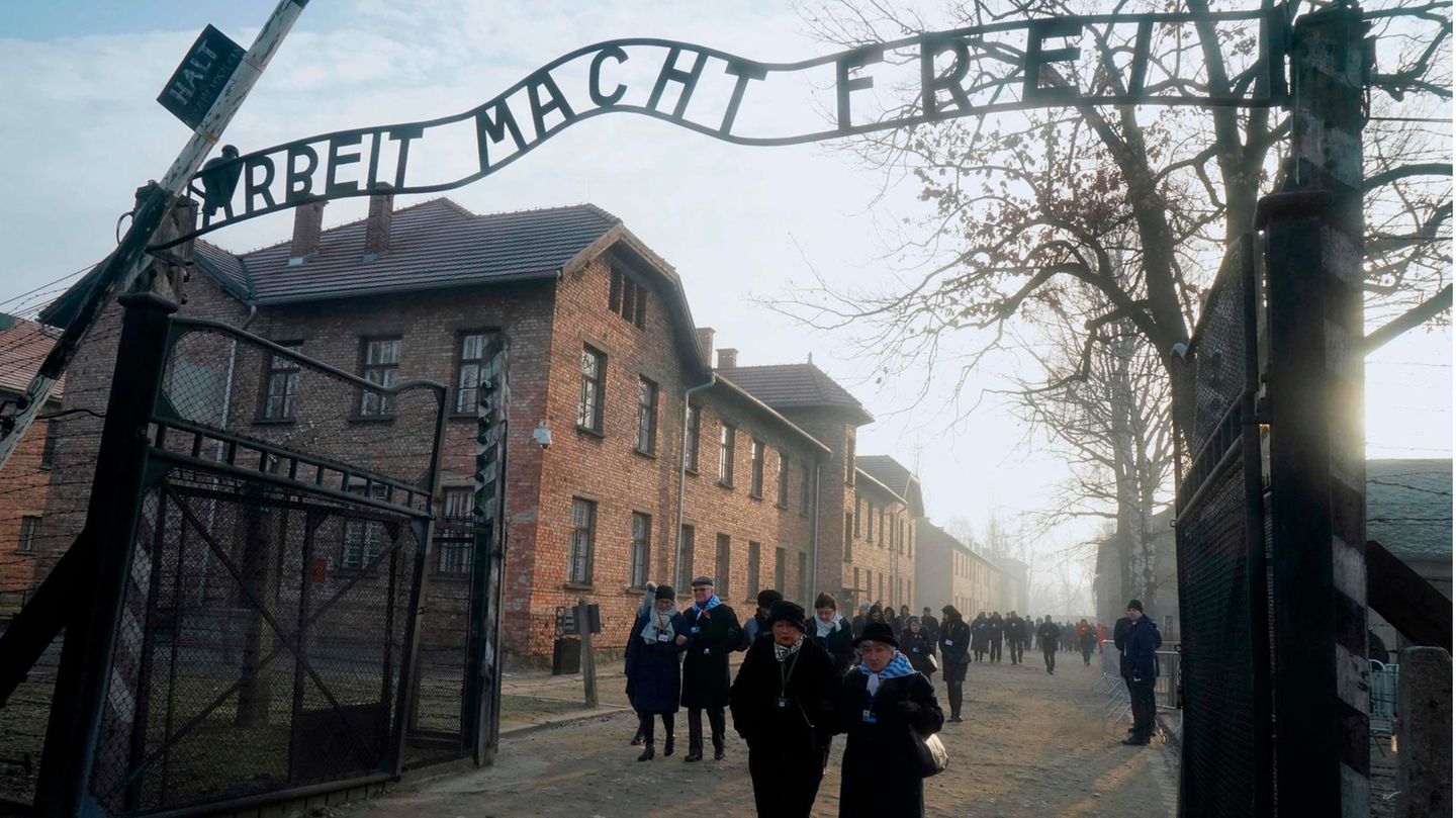 Holocaust-Überlebende an der KZ-Gedenkstätte Auschwitz-Birkenau