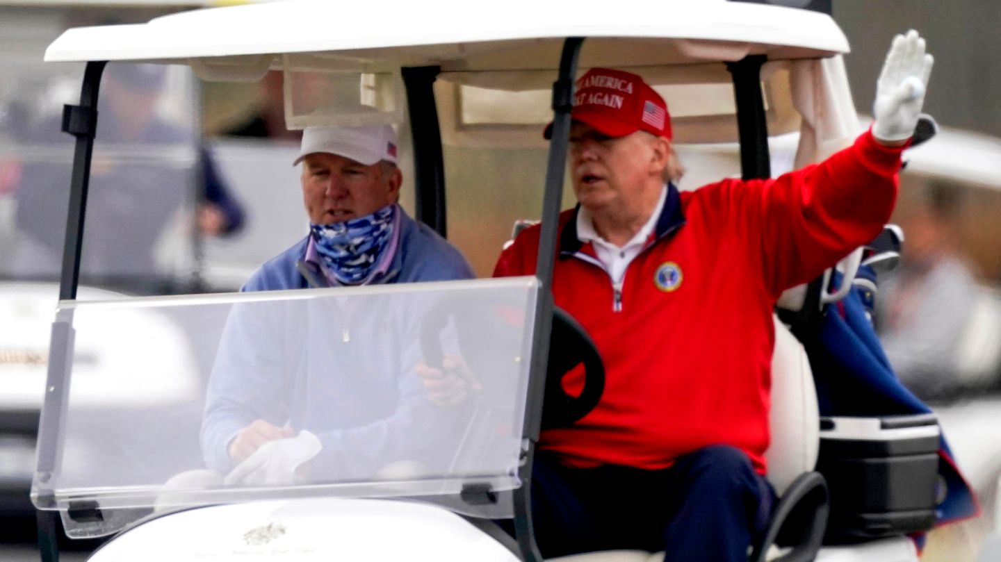 Golf spielen statt Politik: Ärger im Paradies für Donald Trump – so schnell schmilzt die Macht des Ex-Präsidenten Golf spielen statt Politik: Ärger im Paradies für Donald Trump – so schnell schmilzt die Macht des Ex-Präsidenten