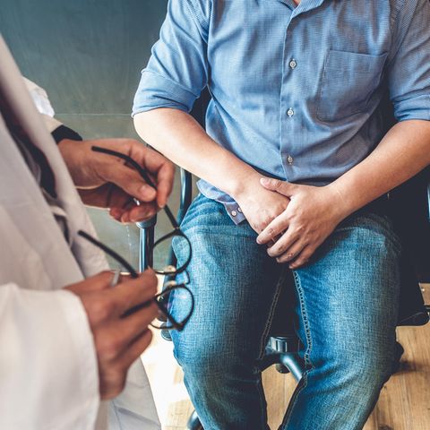 Die Diagnose: Er kann vor Schmerzen im Mund kaum essen. Die Ursache ist selten und zeigt sich auch im Schritt