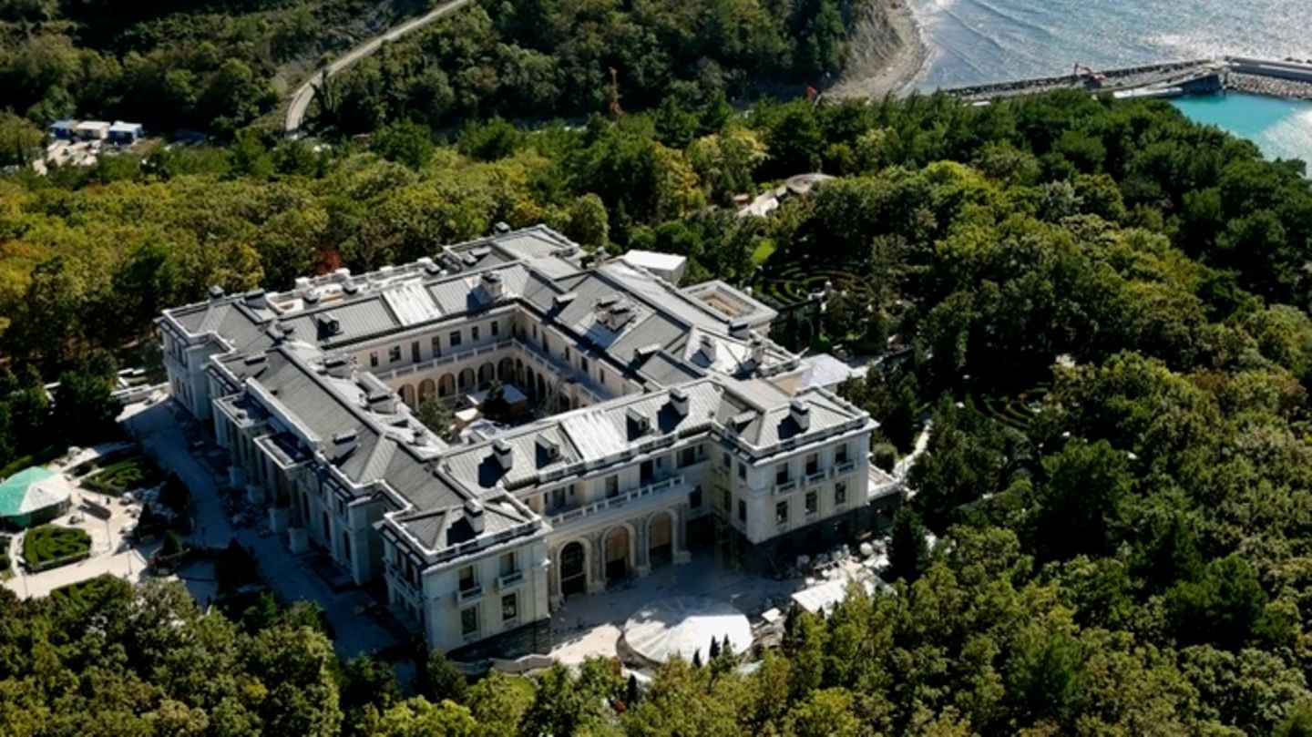 Der Palast von Wladimir Putin aus der Luft