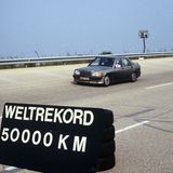 Der Mercedes 190 E 2.3 16 legte 1983 50.000 Kilometer in 201 Stunden 39 Minuten und 43 Sekunden zurück
