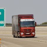 Der Mercedes Actros schafft 2008 eine Strecke von 12 728 94 km und braucht dabei nur 19 44 Liter Diesel pro 100 km. Rekord.