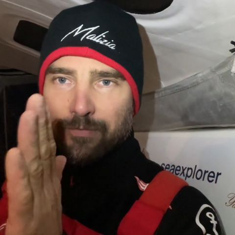 Screenshot aus einem Video des Seglers Boris Herrmann an Bord seiner Rennyacht