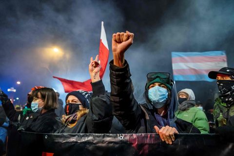 Tausende protestieren gegen Verbot von Schwangerschaftsabbrüchen
