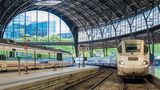 Bild 1 von 11 der Fotostrecke zum Klicken:  Barcelona – Spanien  Estació de França ist ein Fern- und Regionalbahnhof in der katalanischen Metropole. Er ist nach dem Bahnhof Barcelona-Sants der zweitwichtigste der Stadt. Der Kopfbahnhof entstand in seiner heutigen Form anlässlich der Weltausstellung im Jahre 1929. Beeindruckend ist die 29 Meter hohe und 195 Meter lange zweischiffige Bahnhofshalle, die in einem Gleisbogen liegt.