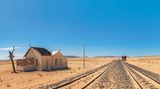 Garub – Namibia  Garub ist eine Quelle, ein Bahnhof und eine Geisterstadt in der Region Karas im Süden Namibias. Der kleine Ort wurde von der Deutschen Schutztruppe beim gleichnamigen Bahnhof gegründet, der zwischen Lüderitz und Aus an der Bahnstrecke Lüderitz – Seeheim liegt. Dieser trug wiederum den Namen der ergiebigen Quellen in der Namib, die genutzt wurden, um die Wasservorräte der Dampflokomotiven aufzufüllen.