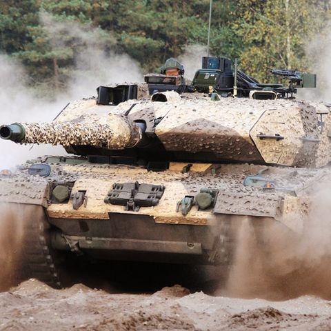 Das Abwehrsystem sollen Leopard-Panzer vom Typ 2 A7 erhalten.