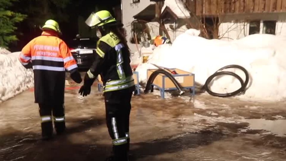 Bayern Hochwasser Feuerwehr