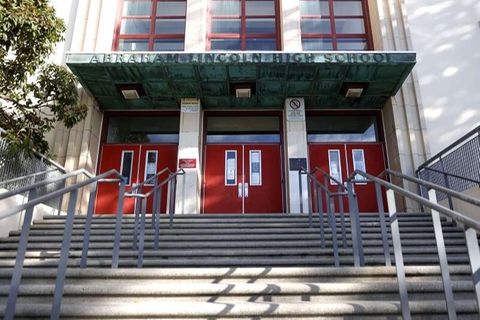 Eingang der Abraham Lincoln High School in San Francisco