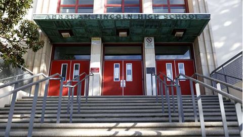 Eingang der Abraham Lincoln High School in San Francisco
