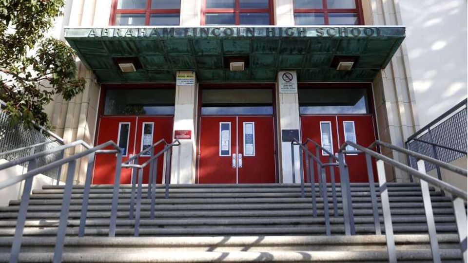 Eingang der Abraham Lincoln High School in San Francisco