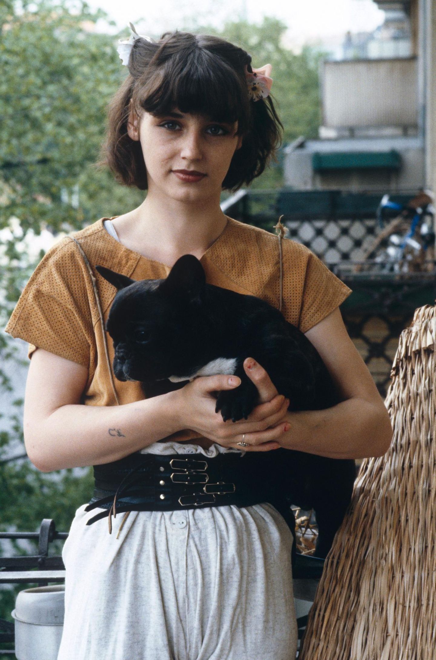 Christiane F. ist von klein auf mit Tieren aufgewachsen. Mitte der 80er Jahre besaß sie eine französische Bulldogge. 