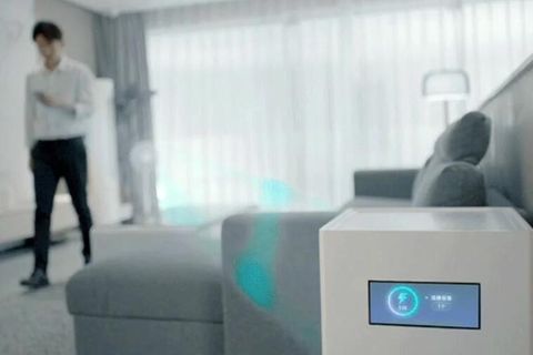 Mi Air Charge: Xiaomi zeigt Technologie, die Smartphones aus mehreren Metern Entfernung lädt - sogar durch Menschen hindurch