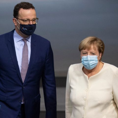 Gesundheitsminister Jens Spahn und Kanzlerin Angela Merkel