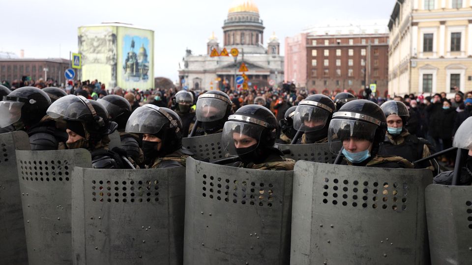 Sankt Petersburg, Russland: Der Kreml ist mit einem immensen Aufgebot an Einsatzkräften gegen die Demonstranten vorgegangen