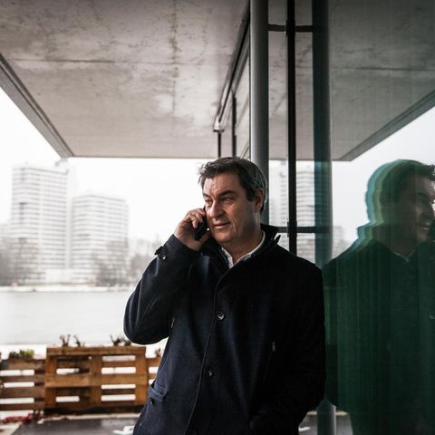 Markus Söder telefoniert