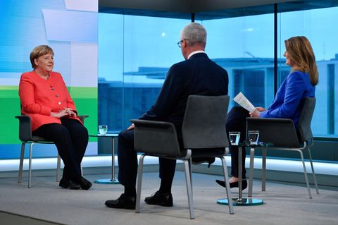 Bundeskanzlerin Angela Merkel  bei ihrem "Farbe bekennen"-Auftritt zur Coronavirus-Pandemie