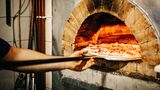 Dieb backt Pizza