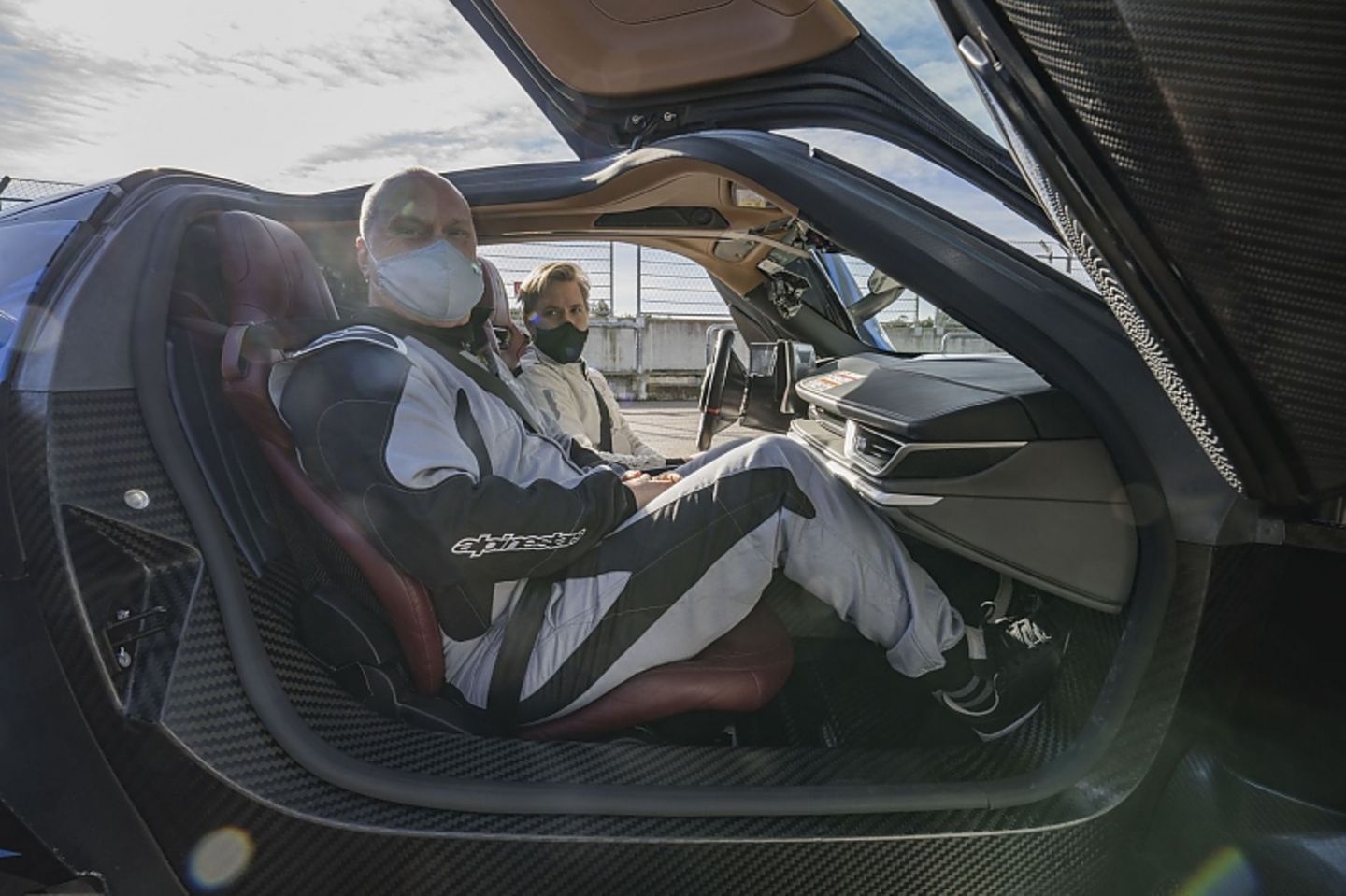 Auf dem Handlingkurs von Nardo lässt Nick Heidfeld den Pininfarina Battista fliegen