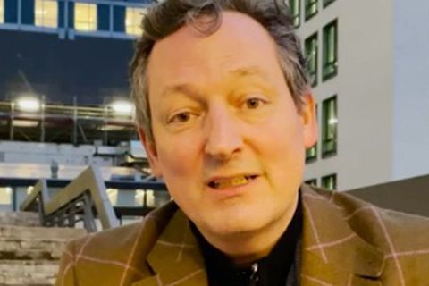 Arzt zur Pflege-Petition: "Absurd, dass wir in anderen Ländern hamstern müssen": Eckart von Hirschhausen zur Lage von Pflegern