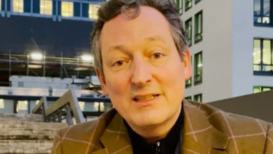 Arzt zur Pflege-Petition: "Absurd, dass wir in anderen Ländern hamstern müssen": Eckart von Hirschhausen zur Lage von Pflegern