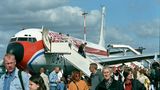 Großes Interesse für die Boeing B 707-430: Die Traditionsmaschine konnte bei den Hamburg Airport Days 2003 auch von innen besichtigt werden.