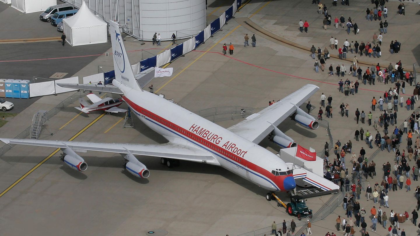 Die Boeing B 707-430 asl Blickfang bei den Airport Days 2007