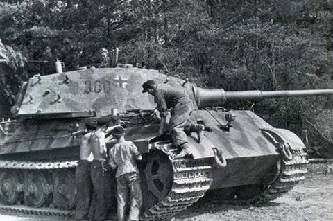 Ende April 1945 bestand die 503. Schwere Panzerabteilung nur noch aus acht Tiger II.