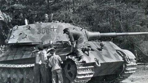 Ende April 1945 bestand die 503. Schwere Panzerabteilung nur noch aus acht Tiger II.