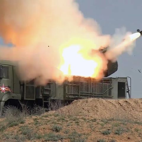 Pantsir S-1 wird von Russland exportiert. Die VAE haben 50 Stück gekauft.