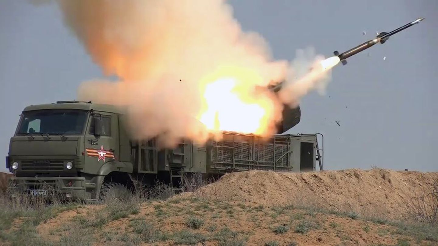 Pantsir S-1 wird von Russland exportiert. Die VAE haben 50 Stück gekauft.