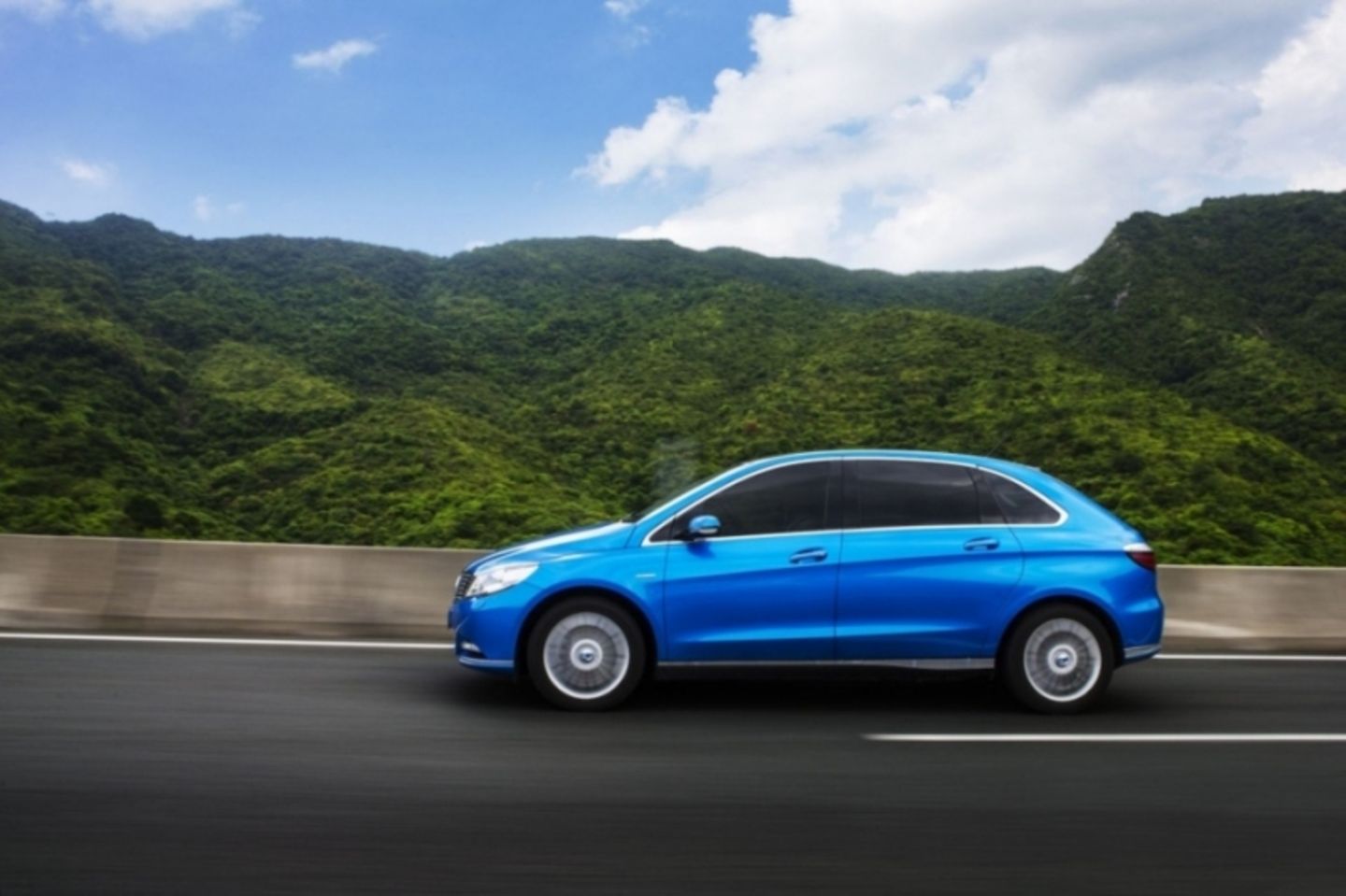 Die Denza Automobile sind bei Mercedes-Autohäusern erhältlich