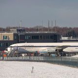 Bild 1 von 18 der Fotostrecke zum Klicken:  Die Traditionsmaschine steht im nördlichen Bereich des Hamburger Flughafengeländes nahe der Betriebsfeuerwehr.