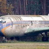 Ortswechsel nach Berlin-Tegel: Auch dort steht auf dem Flughafengeläne eine alte Boeing 707, die man besser als Wrack bezeichnen sollte.