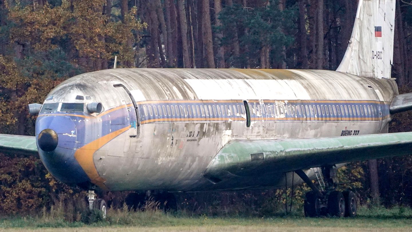 Hamburg Airport Verschrottet Historisches Flugzeug Eine Ehemalige Boeing 707 Der Lufthansa Stern De