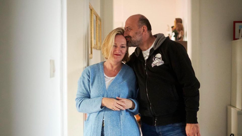 Landolf Bornemann (Vater), Andrea Bornemann (Mutter), Esther Bornemann (Schwester) und Eva Bornemann (Protagonistin). Und Hund Frauke am Besuchstag. Andrea und Landolf Bornemann (r.) denken immer nur von Moment zu Moment