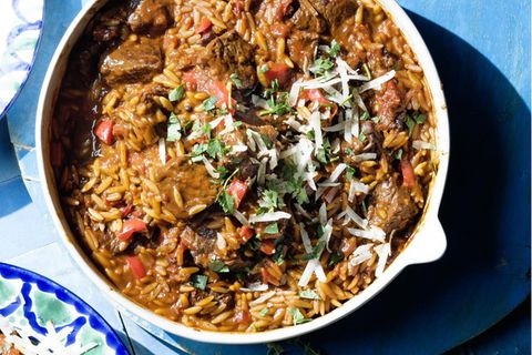 Gulasch mit ­reisförmigen Nudeln: Die Griechen nennen es Giouvetsi
