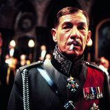 Richard III. wird regelmäßig verfilmt, hier mit Ian McKellen im Dekor der 1930er Jahre.