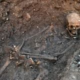 Seine Leiche wurde verstümmelt und verscharrt.